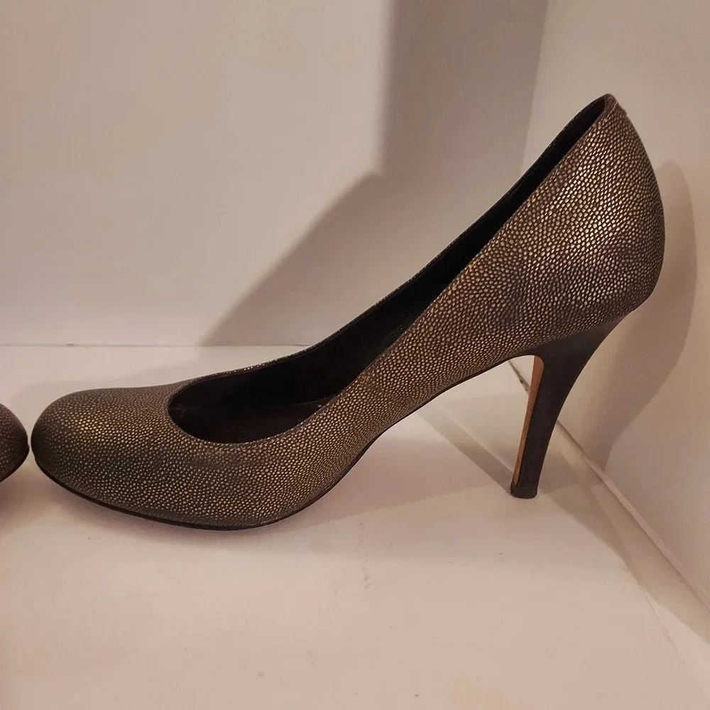 Cole Hann Textured Bronze Metallic Brown NikeAir Round Toe Pumps in Size 8.5 AA